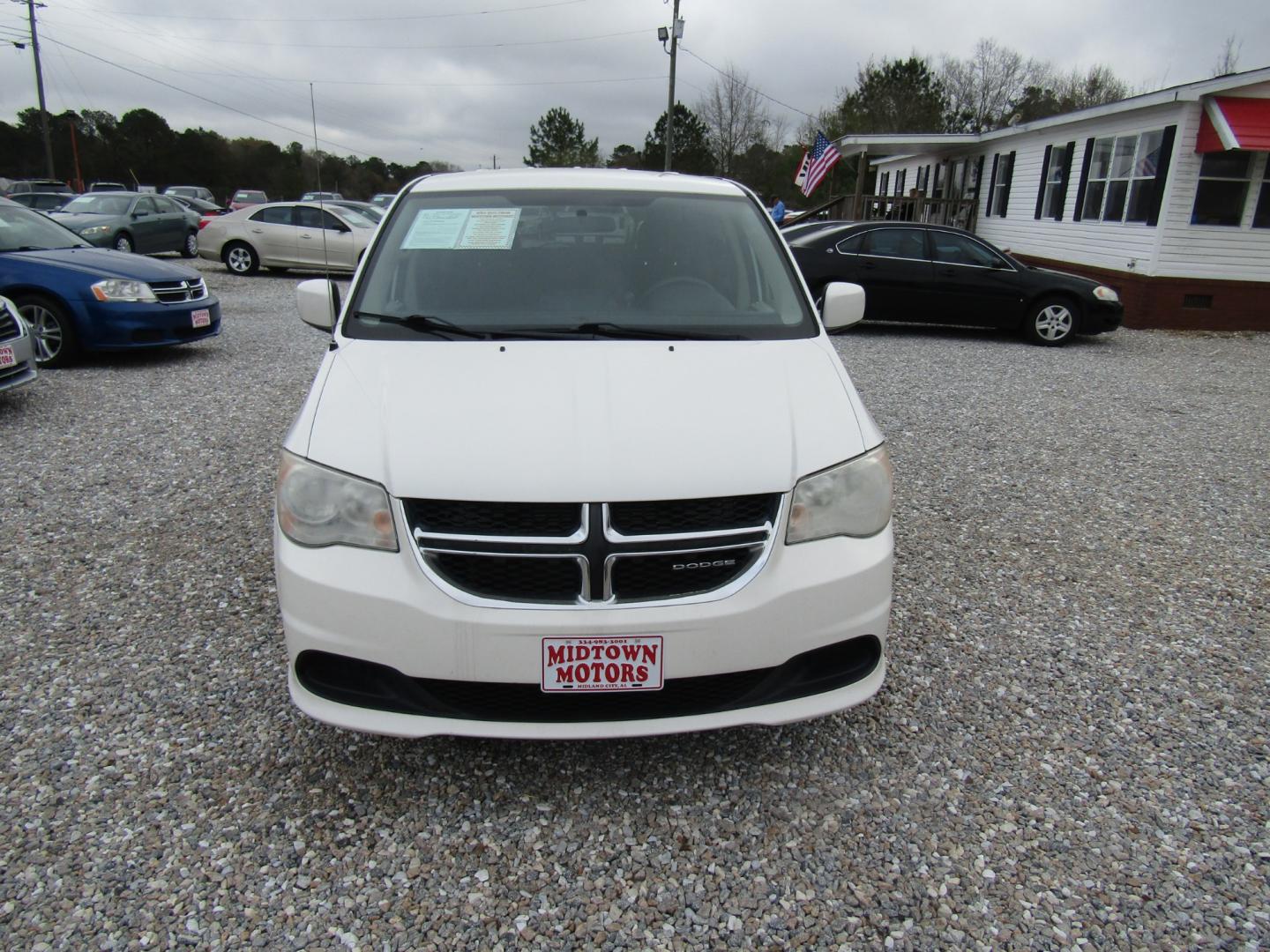 2012 White Dodge Grand Caravan SE (2C4RDGBG5CR) with an 3.6L V6 DOHC 24V engine, Automatic transmission, located at 15016 S Hwy 231, Midland City, AL, 36350, (334) 983-3001, 31.306210, -85.495277 - Photo#1